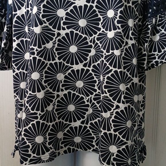 Crown & Ivy navy and white short sleeve top shirt Sz S NWOT - Picture 2 of 8